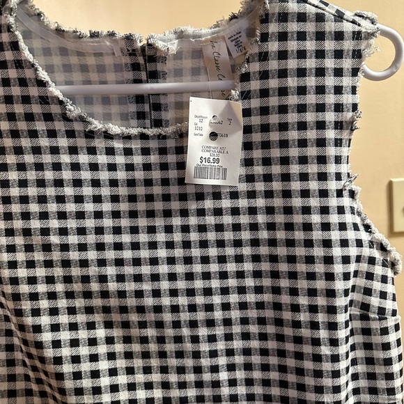 Raw hem checkered top ** tags attached** - Picture 2 of 9